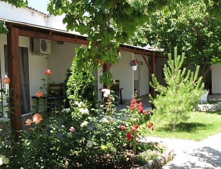 фото "Эльва" гостевой дом в п. Оленевка (Черноморское)