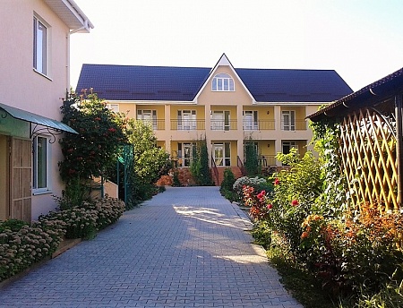 фото "Южный" гостевой дом в Межводном (п. Черноморское)