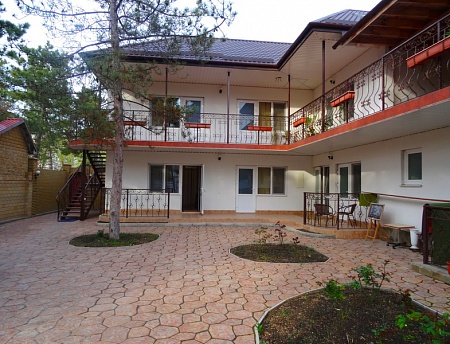 фото "LE PIN" гостевой дом в Феодосии