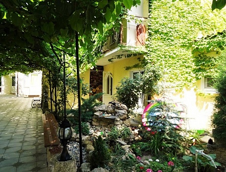 фото "Цветок" гостевой дом в Поповке (Евпатория)