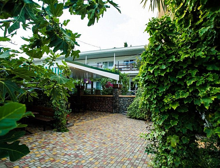 фото "Леон" гостевой дом в с. Солнечногорское (Алушта)