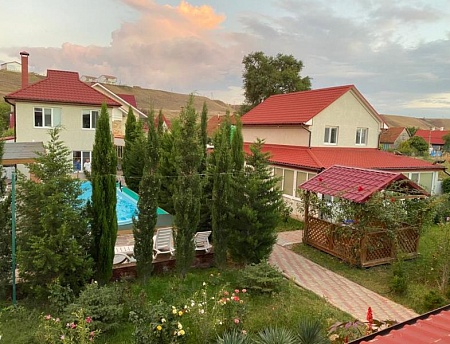 фото "Кипарис" гостевой дом в Новоотрадном (мыс Казантип)