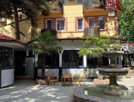 фото "Наш двор" гостиница в Алуште